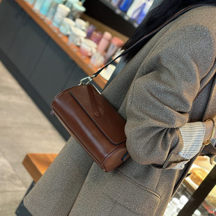 Shoulder bag, elegant one-shoulder bag, genuine leather, city style