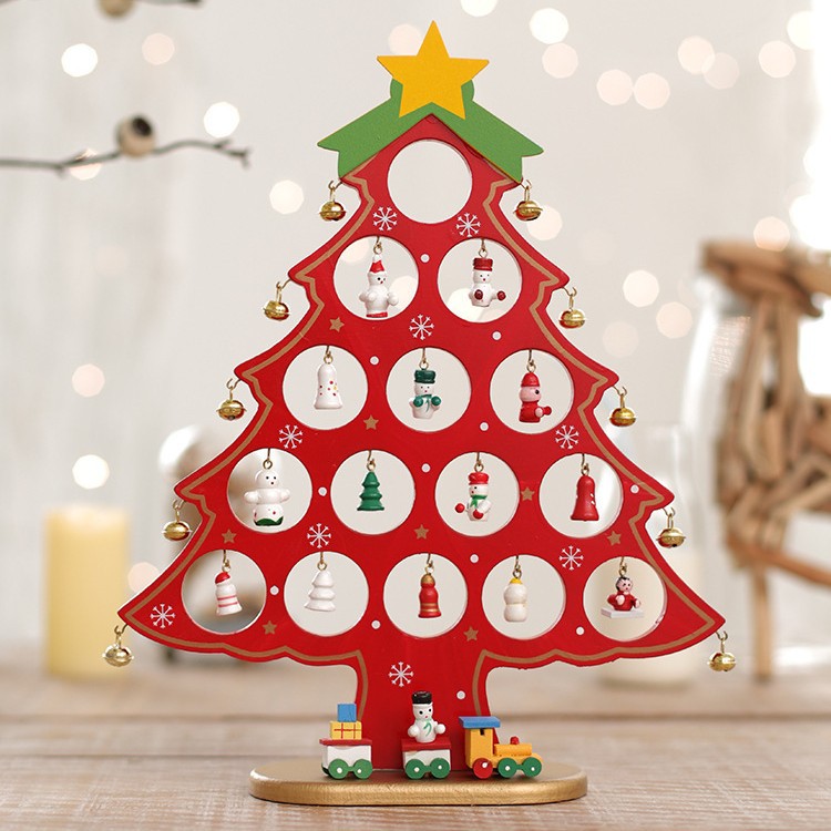 Gran árbol de madera de una sola pieza rojo