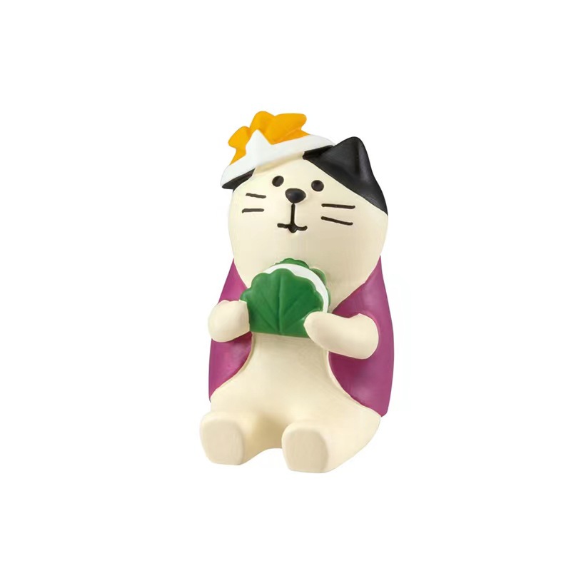 편백을 먹는 고양이