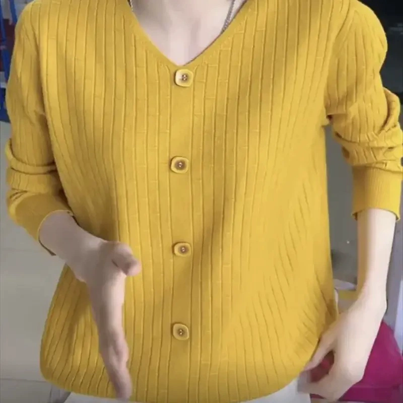 Весенний 2025 новый свободный тонкий трикотаж с длинными рукавами дикий темперамент модный вязаный свитер L