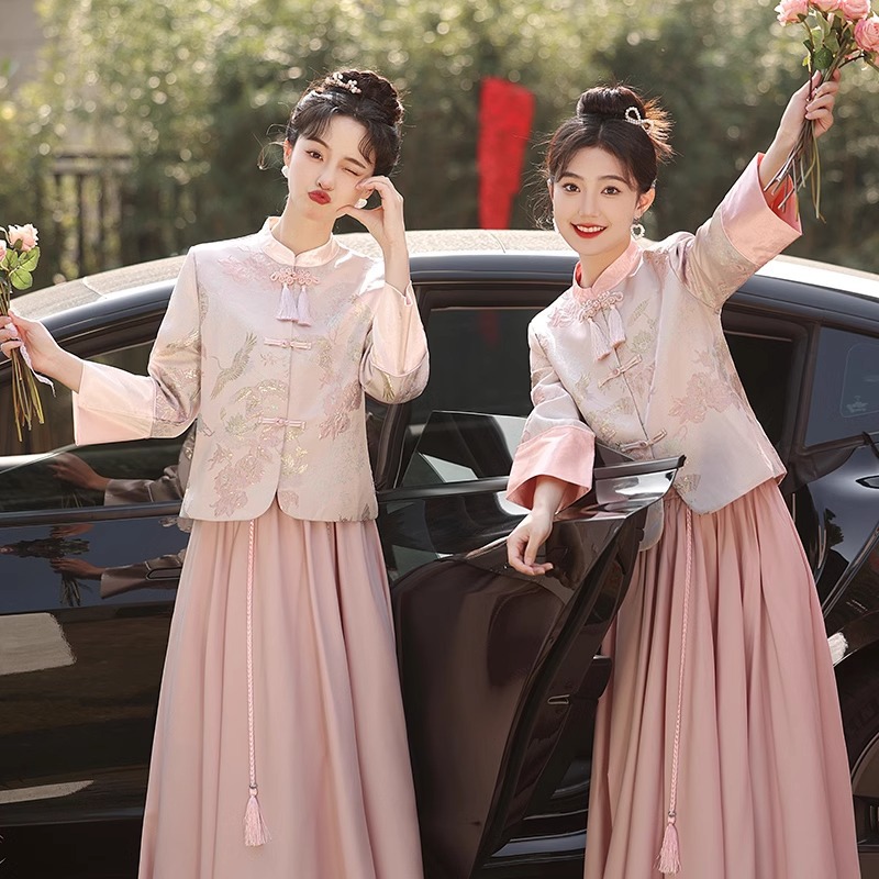 New Chinese-Style Bridesmaid Dress in Pink, 2026 New Model, Ethereal and High-End Tang Suit-Style Sister Group Gown, Suitable for Everyday Wear