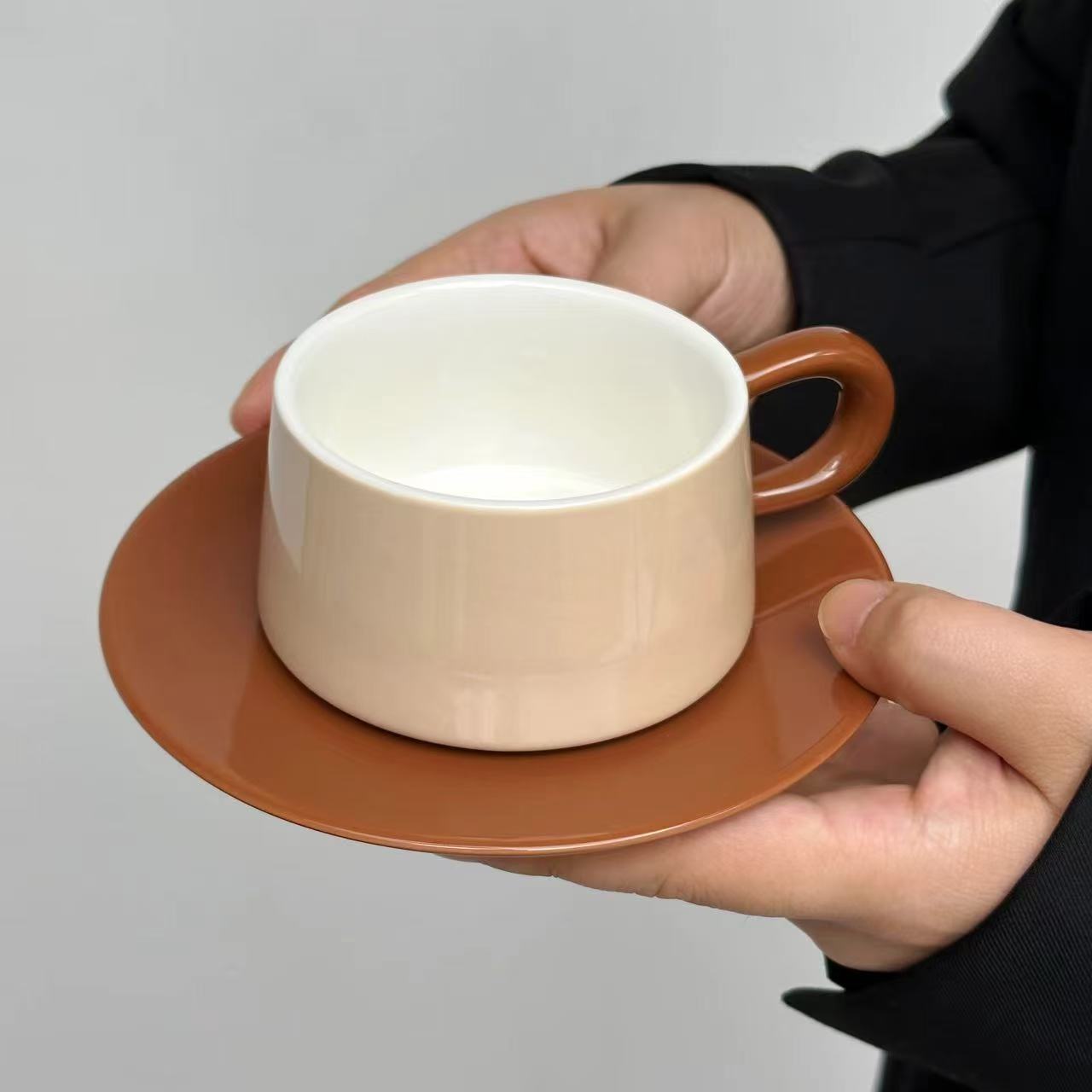 Conjunto de tazas de café francesa retrógrado nicho de café de color de albaricoque taza de café de cerámica platos taza de café de la tarde