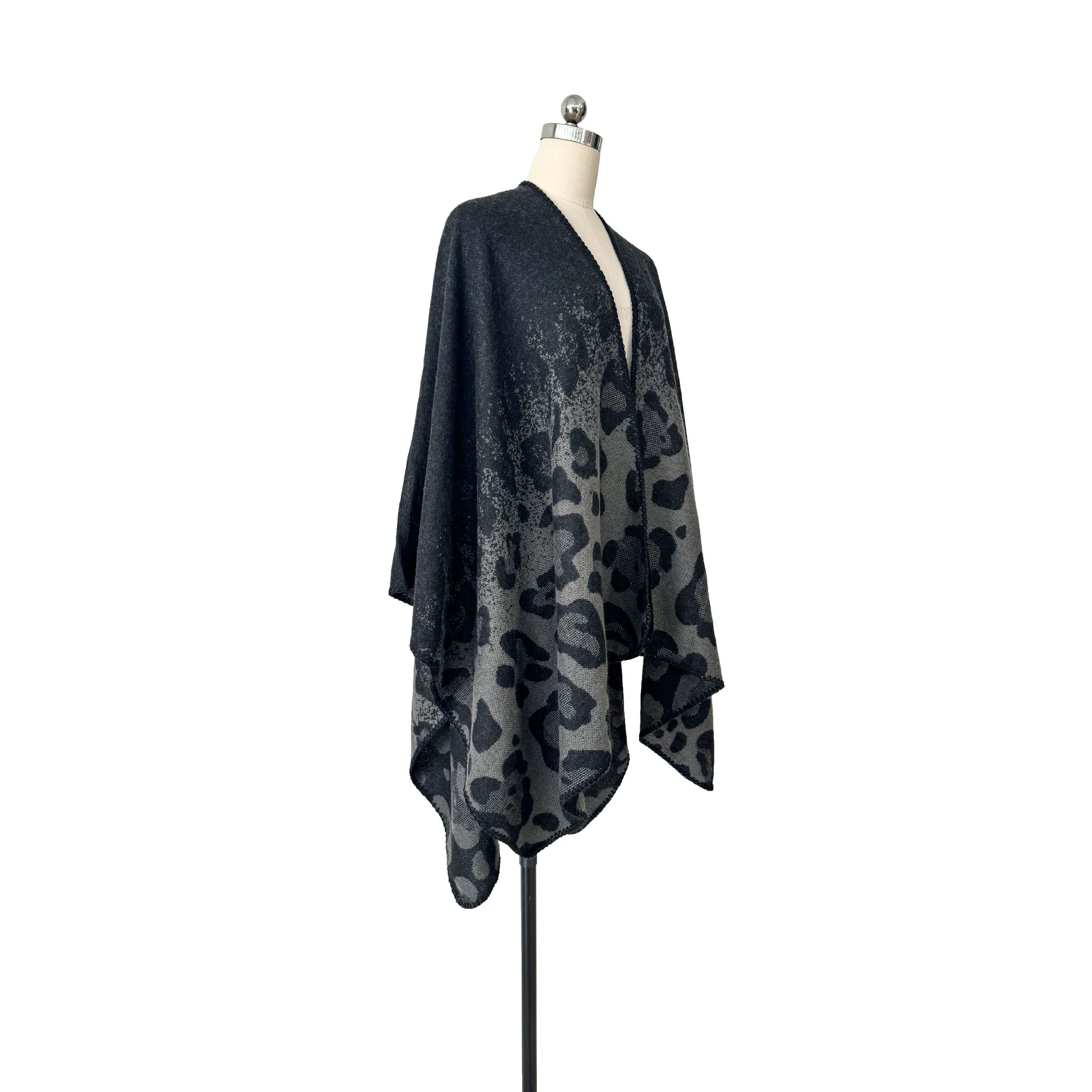 Trench coat, fashionable cloak, elegant keep warm duvet, European style