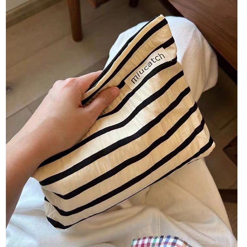 Bolsa de cosméticos de gran capacidad portátil fresco pequeño floral ins bolsa de almacenamiento bolsa de lavado elegante bolsa de almacenamiento jacquard