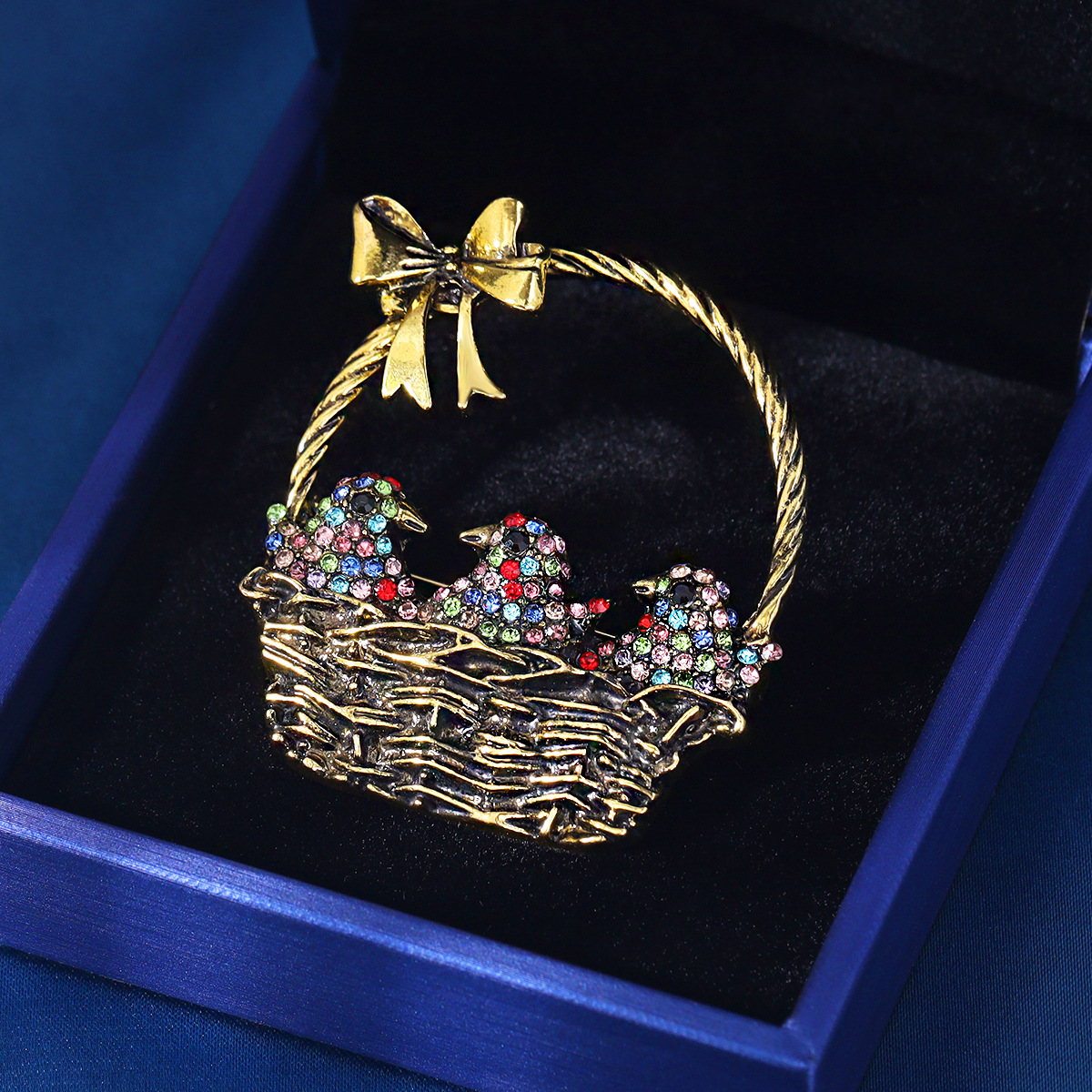 New Stylish and Exquisite Alloy Enamel Flower Basket Brooch, Versatile for Women's Suits and Cardigans, Accessory Pin