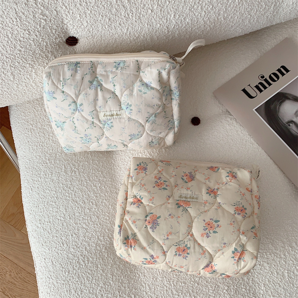 31081 ins Flower Soft Makeup Bag for Women, Portable large-capacity cosmetics and sundries storage bag, clutch Specification drawing