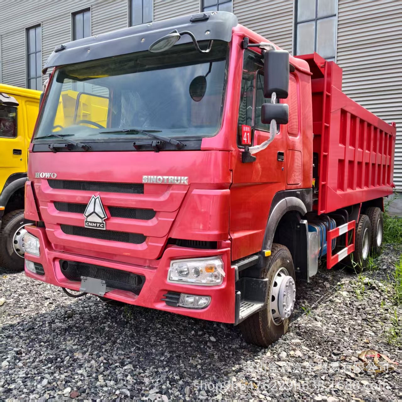 供应境外运输货车 6*4豪沃自卸车 重汽后八轮右驾工程翻斗车