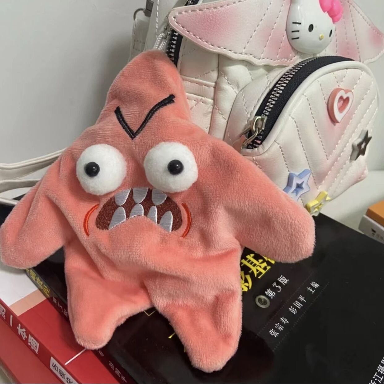 新商品の怒りっぽい派大星のぬいぐるみのペンダントは動くことができます。