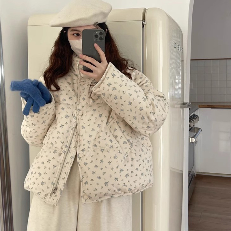 ダウンコットンジャケット女性のための 2025 冬の新しいスタイル小花柄ショートコットンジャケット新鮮で甘いスタンドカラーパンジャケット