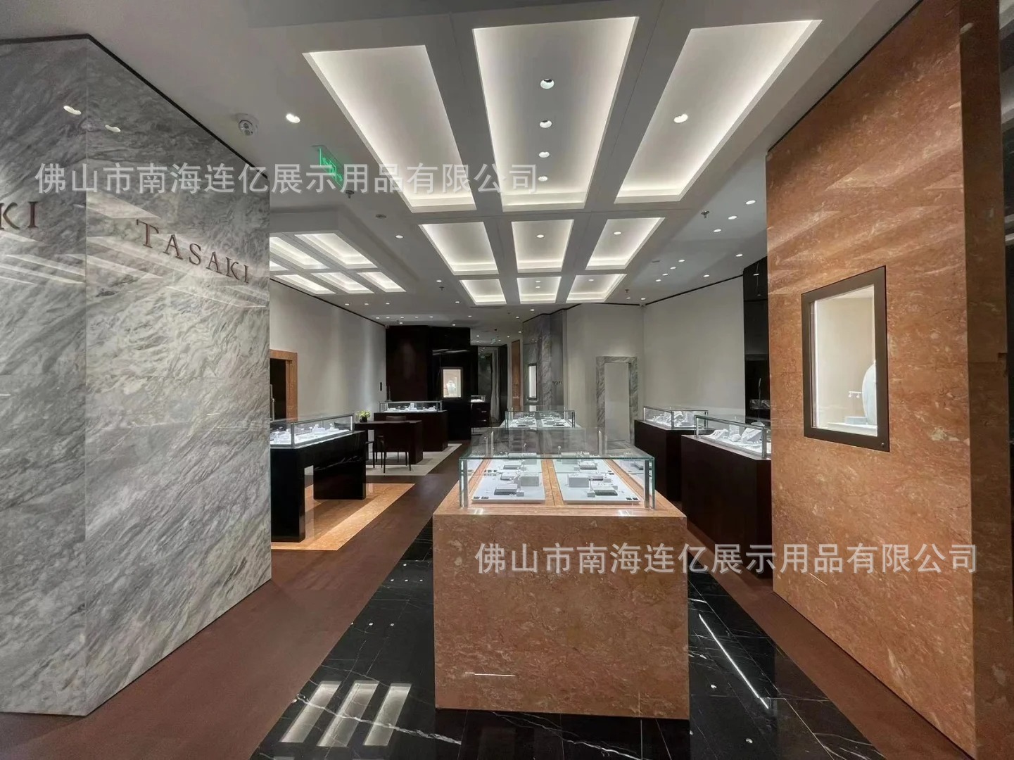 大牌珠宝店铺完工图_1_惠州市星达展柜有限公司_来自小红书网