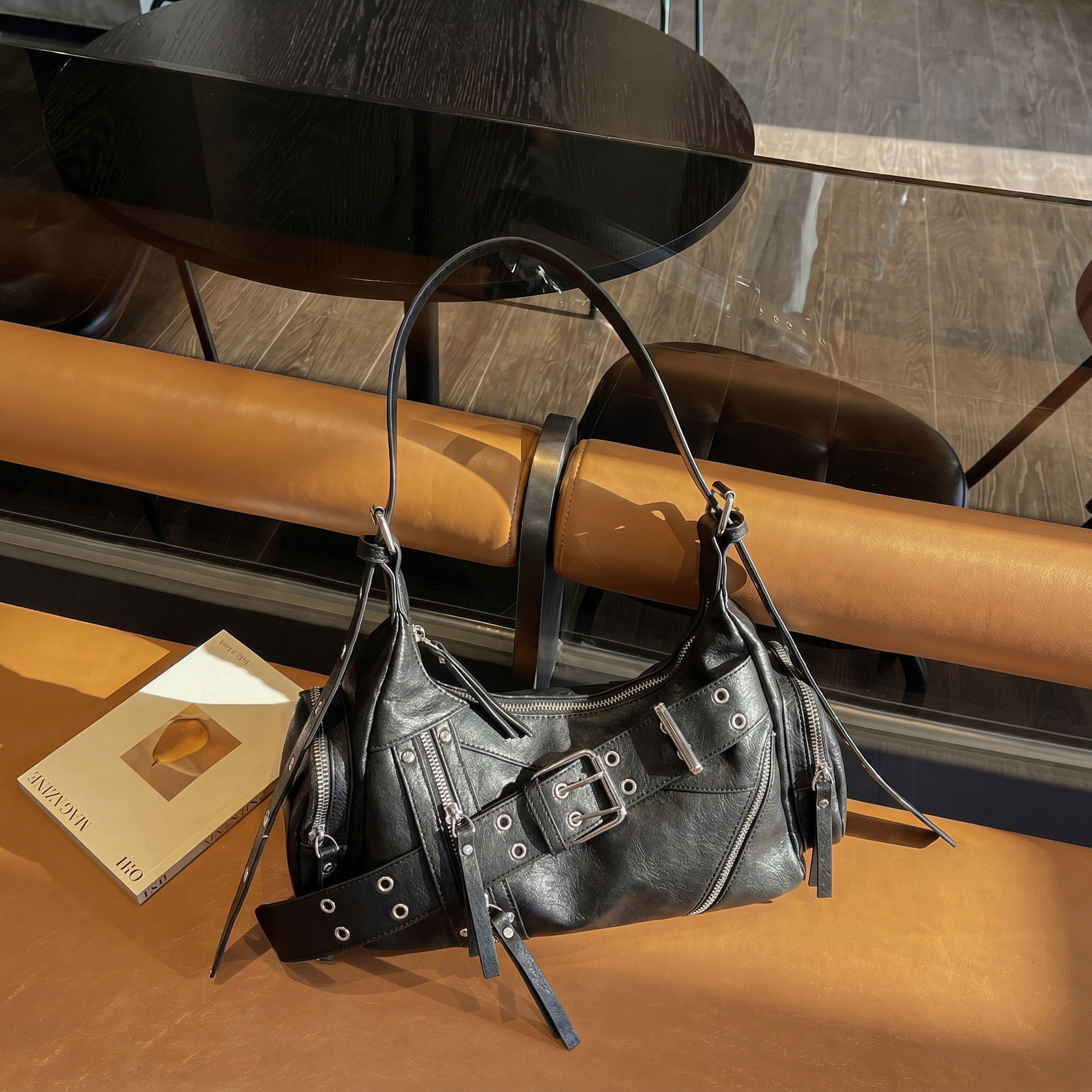 Nicho Zhong texturas bolsos de brazo para mujeres 2026 nuevo día de locomotora de hombro de moda de hombro mochila