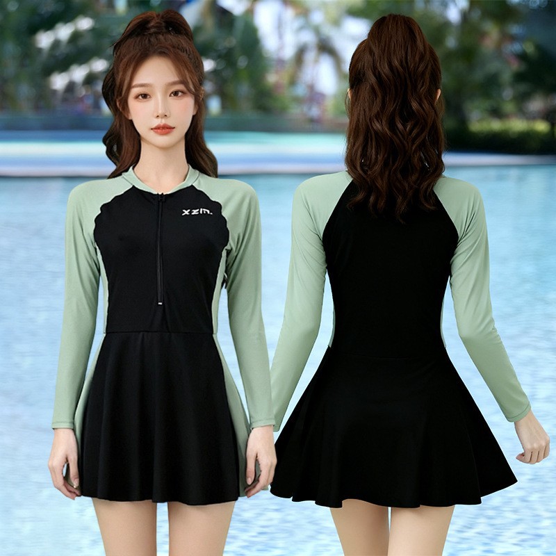 Traje de baño de talla grande para mujer, nuevo estilo, de una pieza, con bloques de color, estilo falda, adelgazante para mujeres ligeramente gorditas, adecuado para vacaciones, aguas termales y deportes, venta al por mayor.