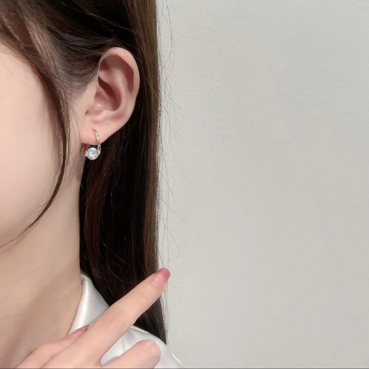 same style round metal style zircon ear buckle temperament fashion INS niche design ear ring round zircon female_voghion.com