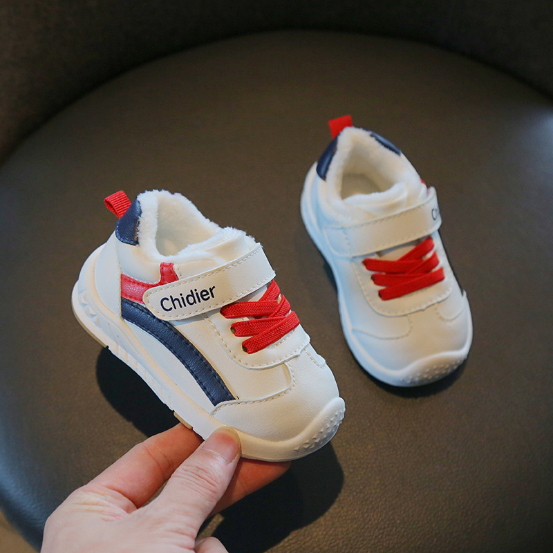 Invierno nuevos hombres y mujeres de fondo suave zapatos de niño bebé zapatos blancos forrados de lana zapatos de tablero caliente dos algodón entrega de una sola pieza