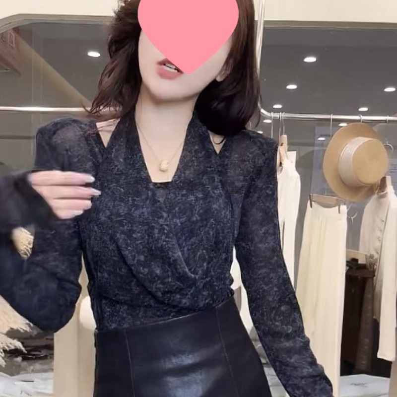 灰咖色假两件上衣2025秋季新款女装挂脖荡领设计感轻熟风法式小衫|undefined