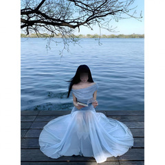 法式2025夏季穿搭海边度假蓝色碎花吊带连衣裙子女新款休闲气质长