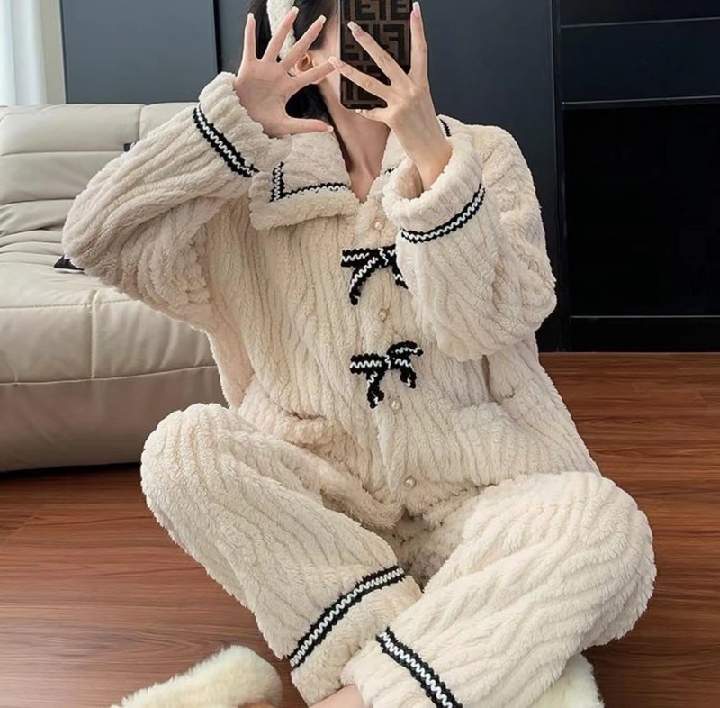珊瑚绒睡衣女秋冬新款法兰绒可爱时尚长款家居服圆领长袖长裤套装|undefined