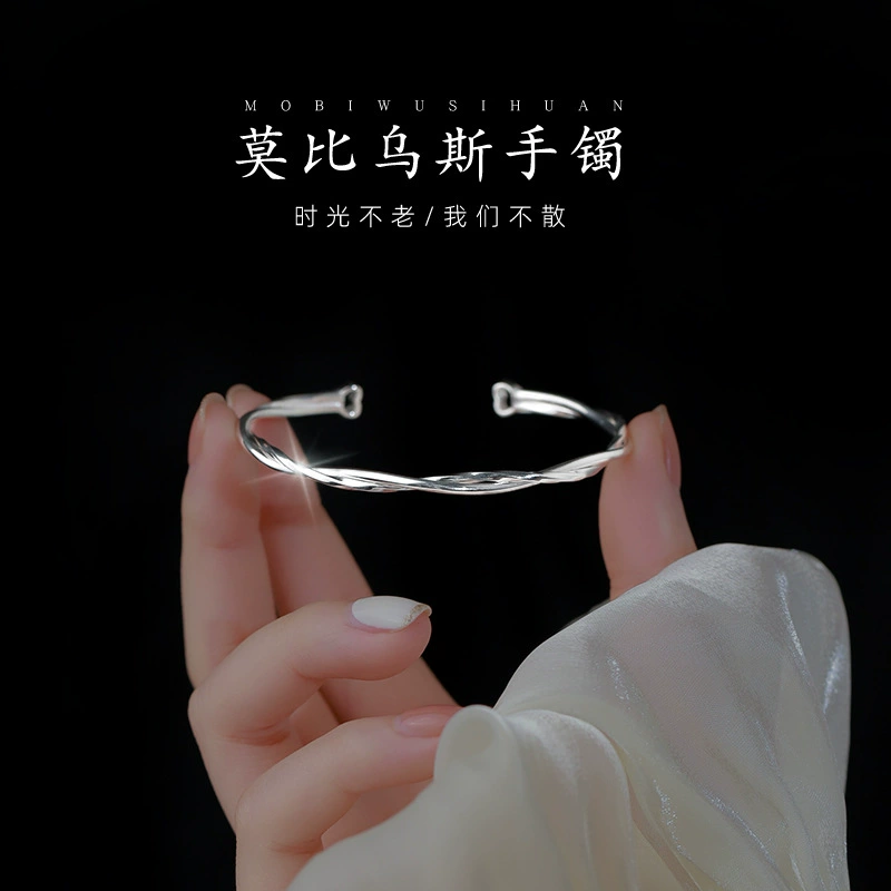 Летняя дизайнерская женская bracelet, легкая регулируемая бижутерия с сердечком, тренд сезона, коллекция 2023