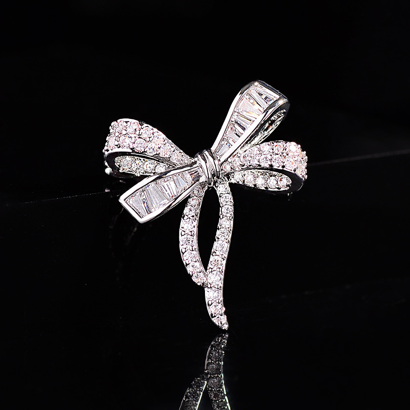 New Bowknot Ribbon Brooch with a Light Luxury and High-End Feel, Featuring Exquisite Craftsmanship and Super Shiny Enamel Design for Women, a Unique Brooch Accessory