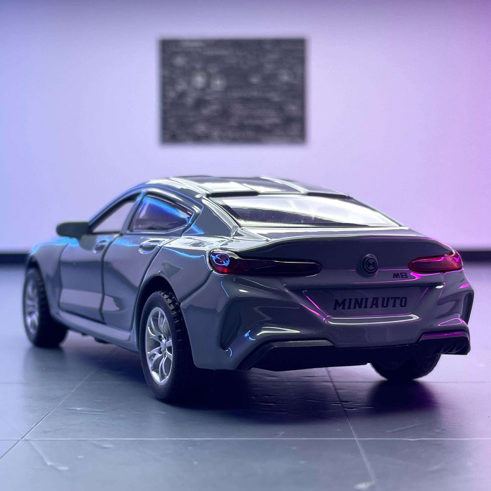 Modelo de coche de aleación de Jianyuan 1:32 Baoma M8 retroceso con sonido y luz coche de policía juguete coche musical decoración al por mayor