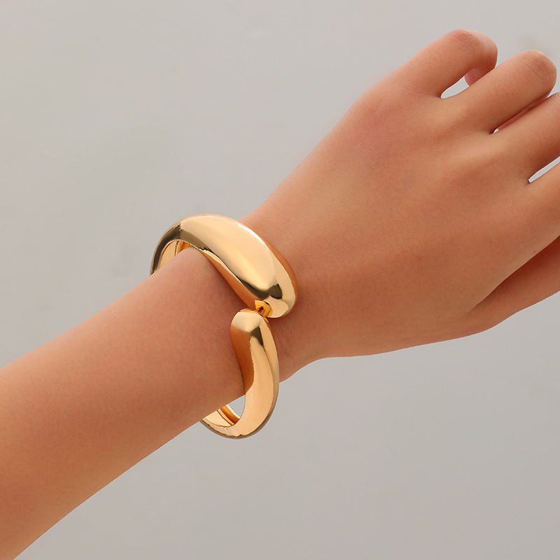 Conjunto de Joyería de Moda Europea y Americana, Estilo Simple de Metal Pesado, Anillo Geométrico Brillante, Gargantilla y Pulsera para Mujer, Gran Venta