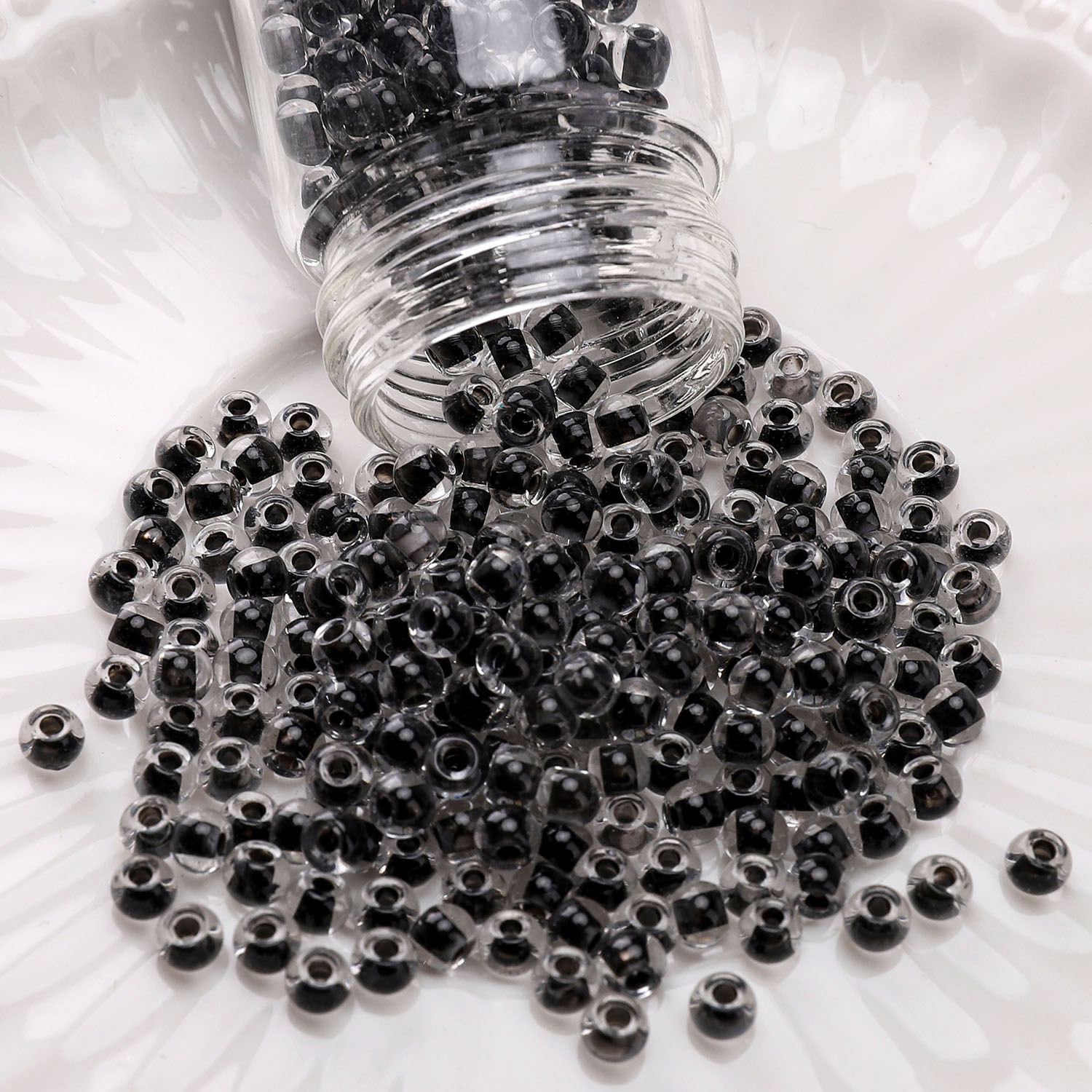 #13 style 4mm black 10g/pack about 160 pieces