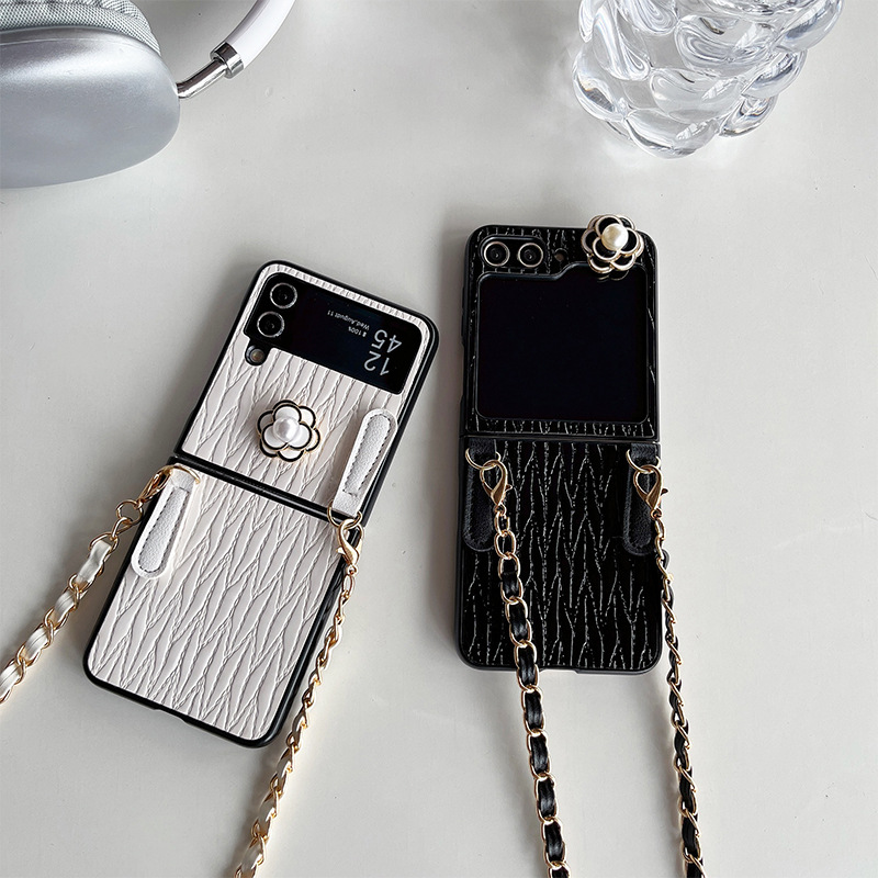 Funda para samsung z flip de piel con correa de cadena perlas_voghion.com