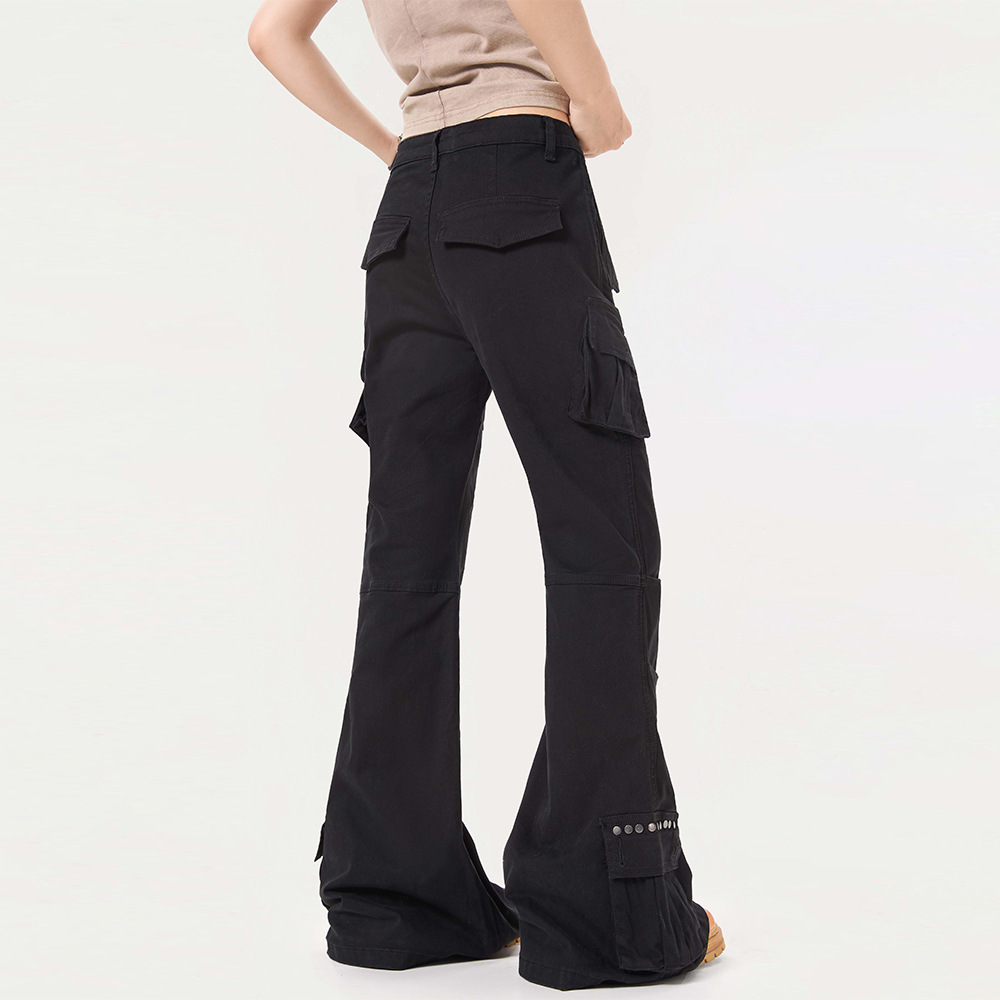 Amerikanischer High-Street-Stil: Ausgestellte Herrenhose mit vielen Taschen, lockerer Schnitt, funktionalem Design und Bundfalten._voghion.com