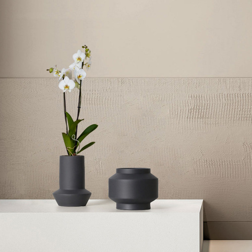 Minimalist black ceramic decorative vase, high-end artistic flower arrangement, study living room, entrance hall decoration