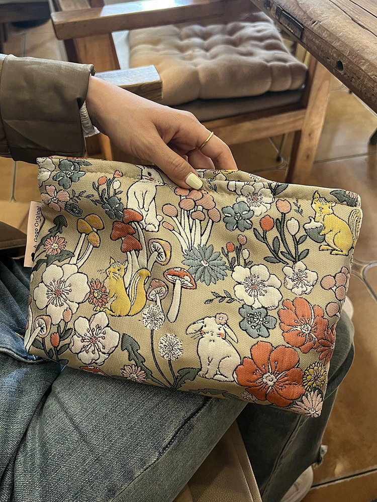 Capacious cosmetic bag, three‑dimensional travel organizer with zipper, stylish printed patterns