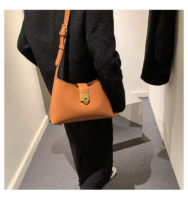 2021 New Bucket Female Bag Korean Solid Color Large-capacity Commuter Diagonal Bag display picture 151