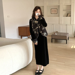 新中国式の国風の馬の甲の金のベルベットのワンピースの女性の春秋の2つのスーツのスカートの独特な気質は流行してきれいです。
