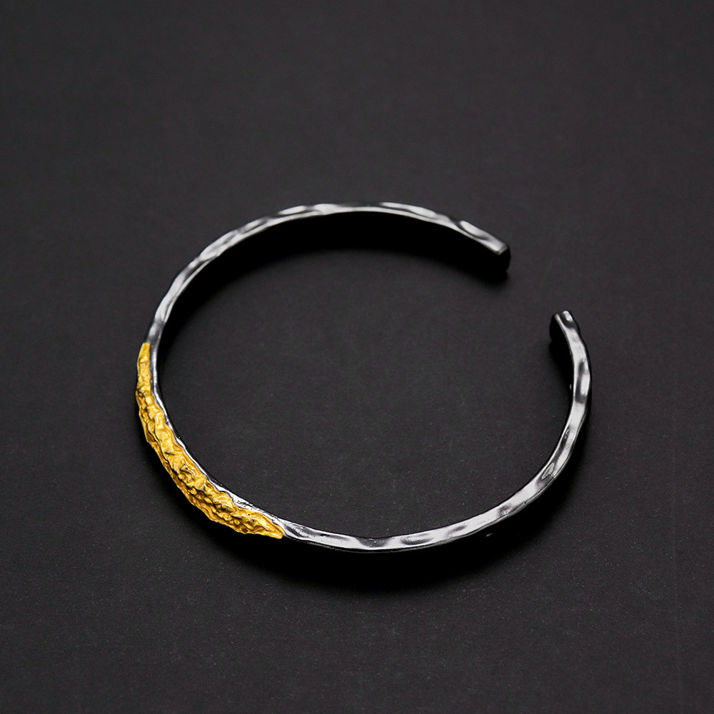 2023 Cruz-frontera de los hombres tejidos giro pulsera personalizada colección nueva europea y americana retro pulsera abierta al por mayor