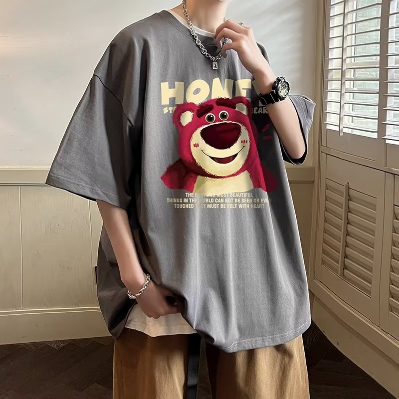 Hong Kong estilo Nueva camiseta de manga corta marca de moda de verano de los hombres fresa oso media manga camiseta americana retro suelta camiseta de los hombres de moda