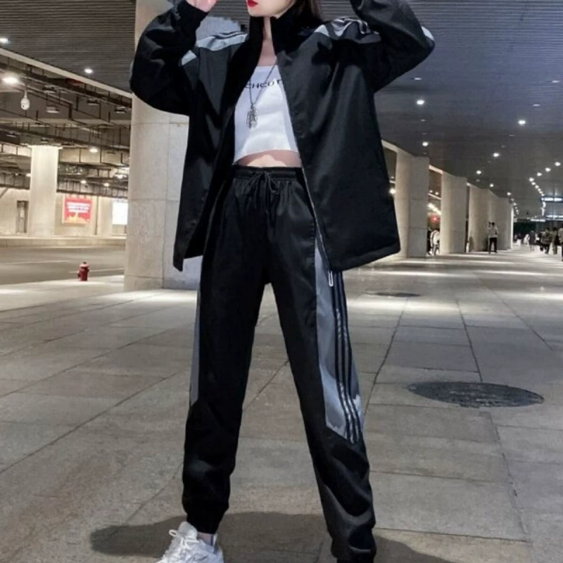 Горячие продажи новых американских модных спортивных и повседневных костюмов для мужчин и женщин, простых модных брендовых модных парных курток и брюк из двух частей.