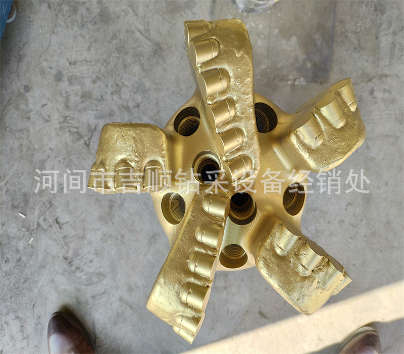API标准型号PDC钻头  PDC钻头 PDC钻头 石油钻采设备 水井 非开挖