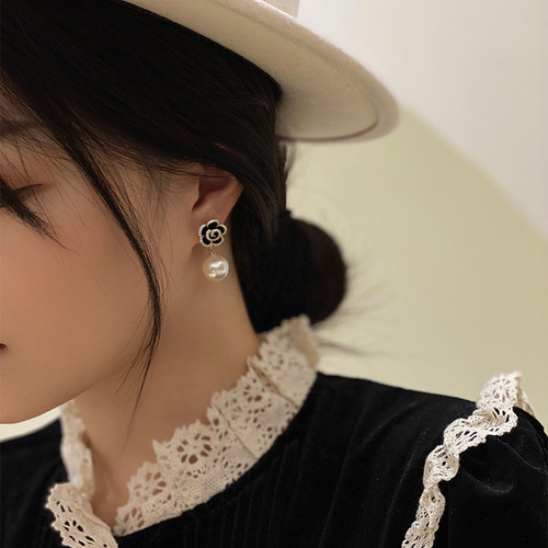 S925 Silver Needles Korean Black Rose Pearl Flower Earrings for Women - Elegant, Sophisticated, and Luxurious 3D Petal Design