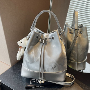 �߼���ͨ�ڴ���������Ůʿ2025�¿�ٴ�μ�ˮͰ�������p��󱳰�