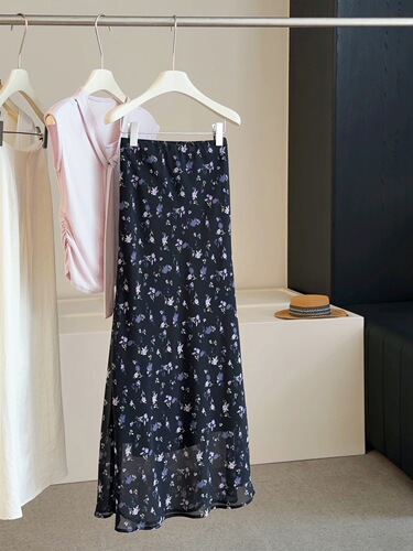 Korean-style temperament floral half-body skirt for women, new summer arrival, hip-hiding and slender, with a drop effect A-line and bubble butt skirt, fish-tail long dress