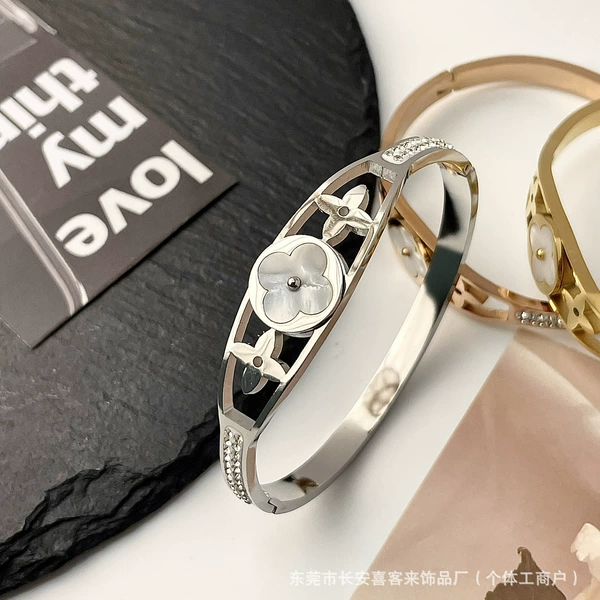 Z104 hollow four -leaf flower silver color