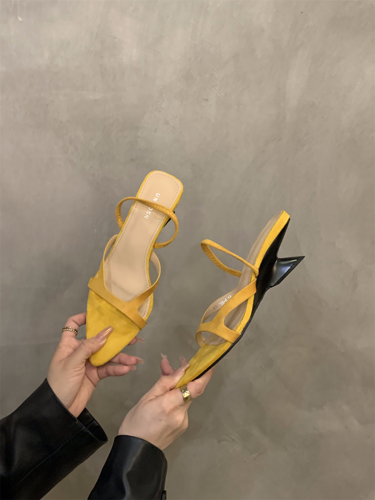 Pantuflas rojas de tacón alto de cuña, zapatos de hadas, desgaste exterior, verano 2025 con falda, sandalias francesas, sandalias