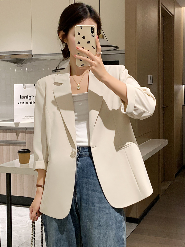 Beige Blazer for Women, Short Style for Petite Figures, 2026 Spring/Summer New Korean Style, High-End Feel, Three-Quarter Sleeve Thin Suit Beige Blazer for Women, Short Style for Petite Figures, 2026 Spring/Summer New Korean Style, High-End Feel, Three-Quarter Sleeve Thin Suit