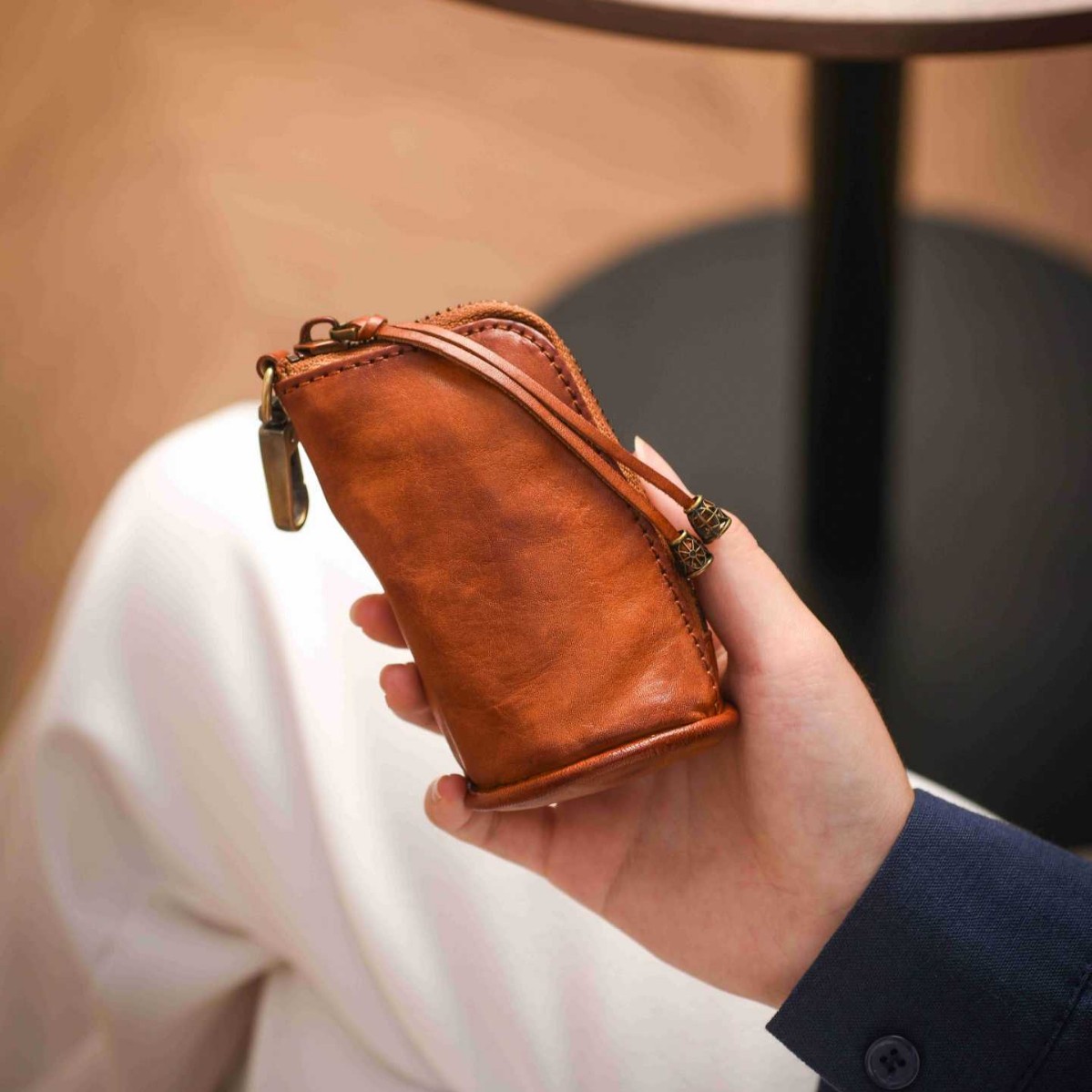 New trendy genuine leather key case made of top-layer vegetable-tanned cowhide, suitable for men's car keys and women's keys, genuine leather coin purse and card holder