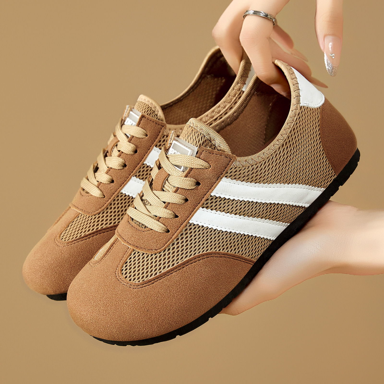 Zapatos de verano de malla zapatos de entrenamiento de estilo ancho no apretado pies zapatos de abertura superficial zapatos de moda casual zapatos de mujer transpirables