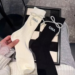 秋冬のタイプのストッキングの新型の女性の靴下の中で靴下の韓国版のinsネットの赤いファッションのヨーロッパ版の小さい大衆のアクセサリの靴下は代行します。