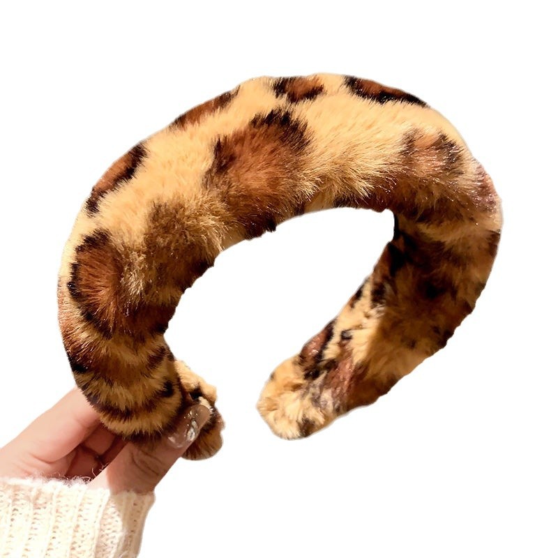 Leopardo coreano de peluche correa de cabello para mujeres alto cráneo superior red roja de alta sensación de cabello de conejo borde ancho correa de cabello adornamiento de invierno otoño