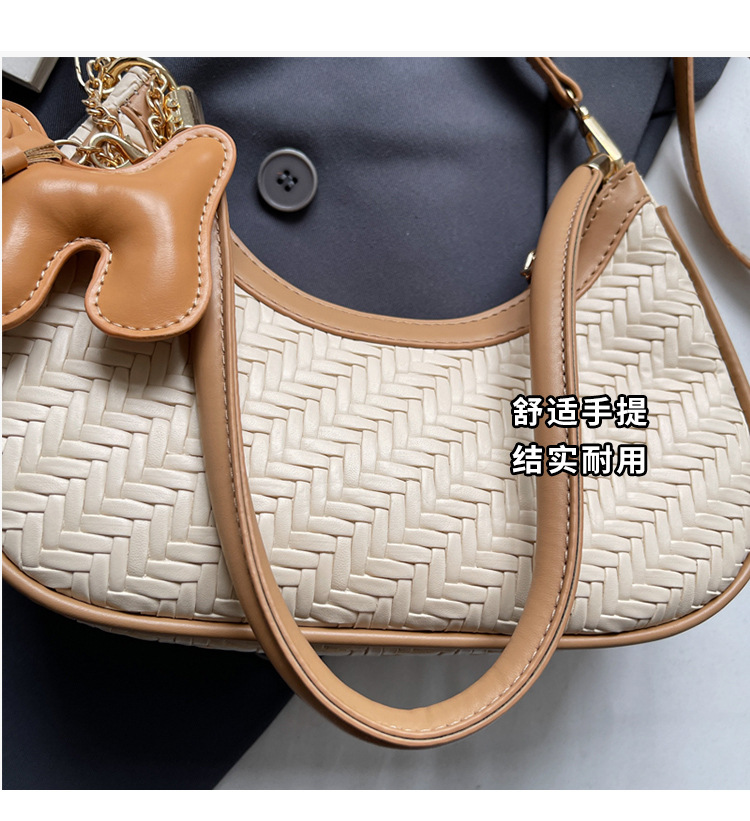 This is a new, trendy and fashionable, simple and retro commuting bag for women in 2025, featuring a soft leather bag with a high-quality texture undefined