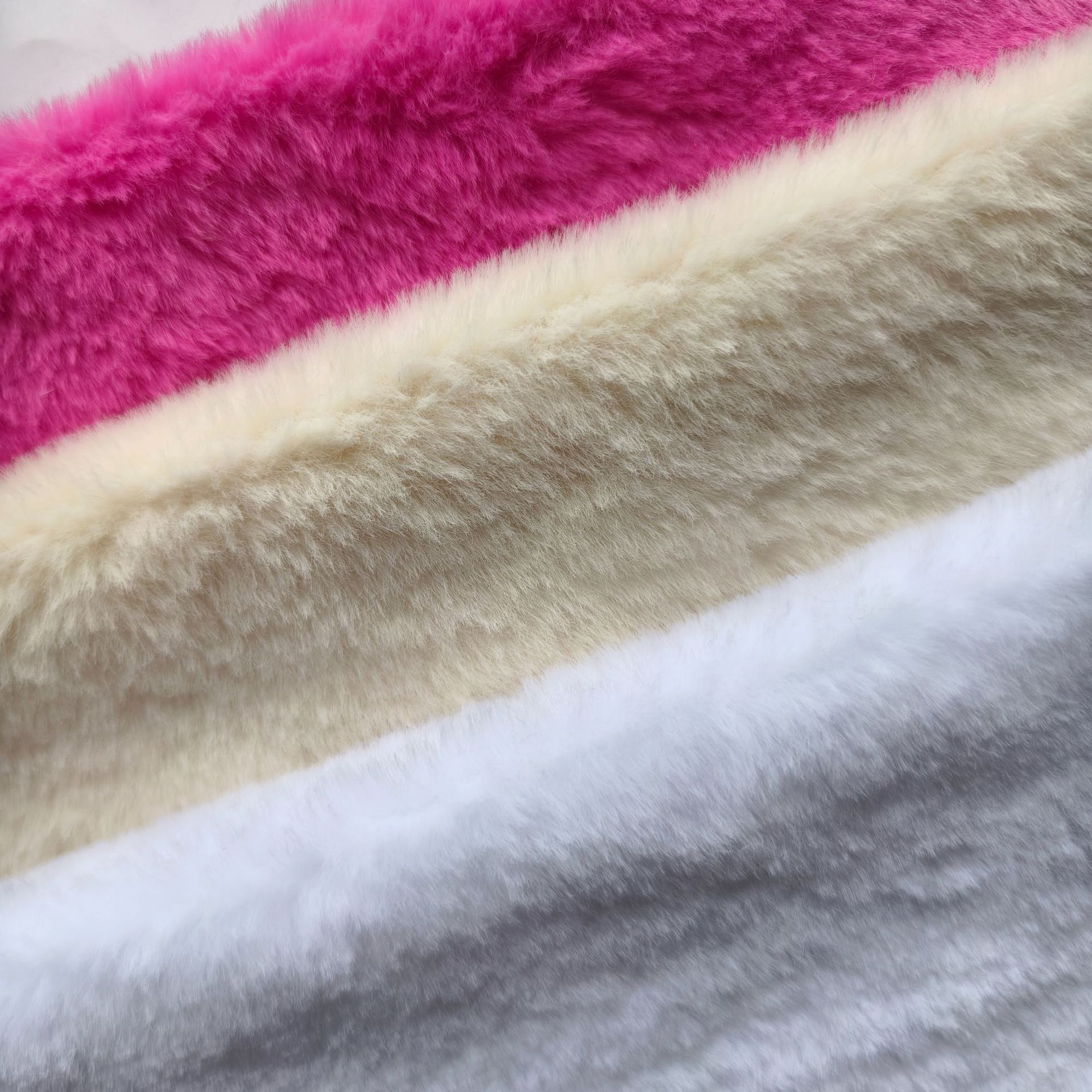 现货10毛超柔仿兔毛用途保暖服装毛绒玩具宠物窝箱包抱枕料批发价