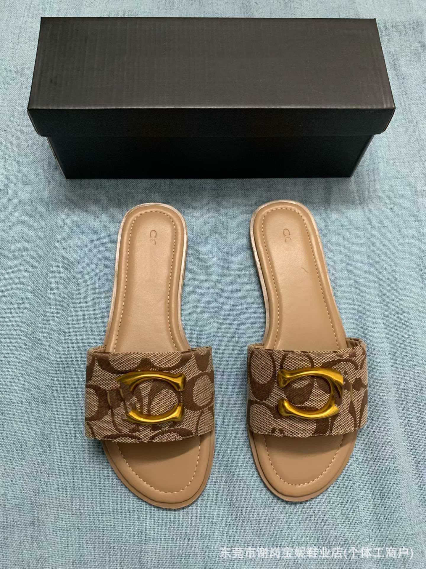 Zapatos de verano impresa retro zapatillas de mujer cruzada zapatillas de letras europeas y americanas calientes zapatillas de mujer