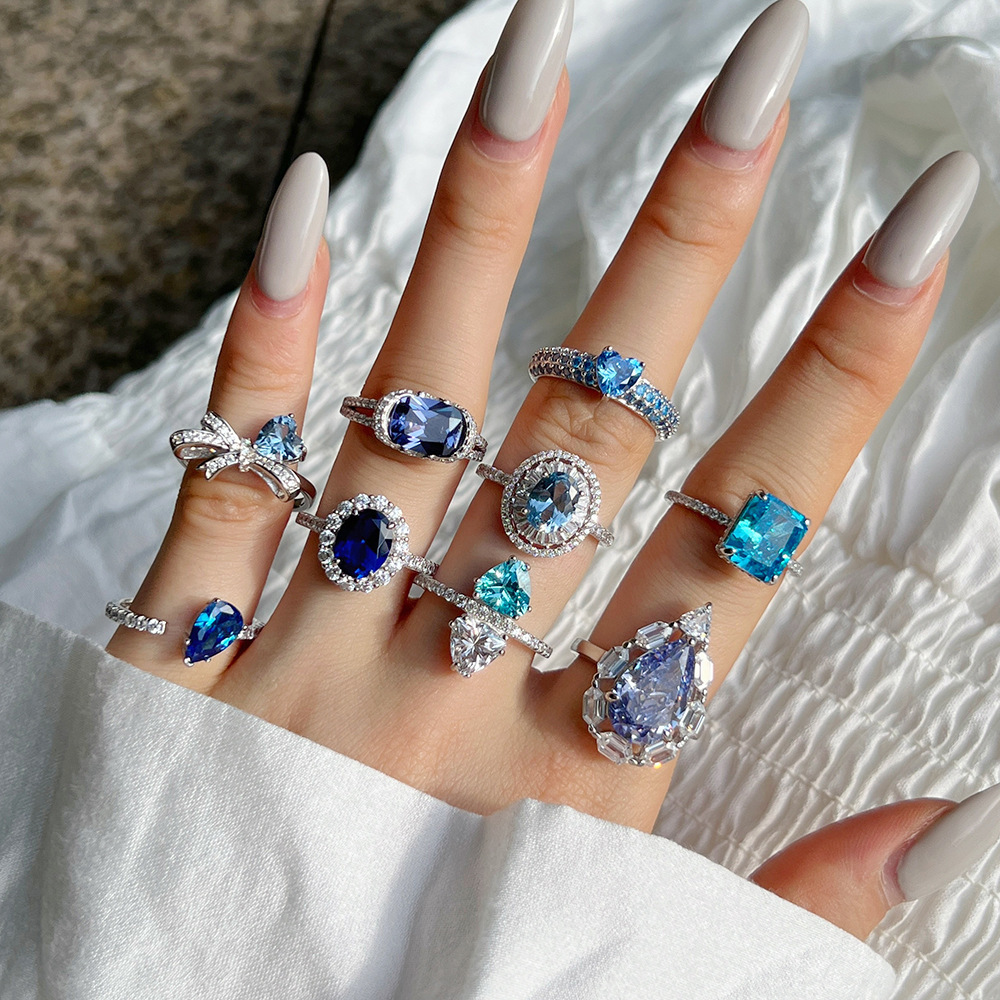 Ring with zircon